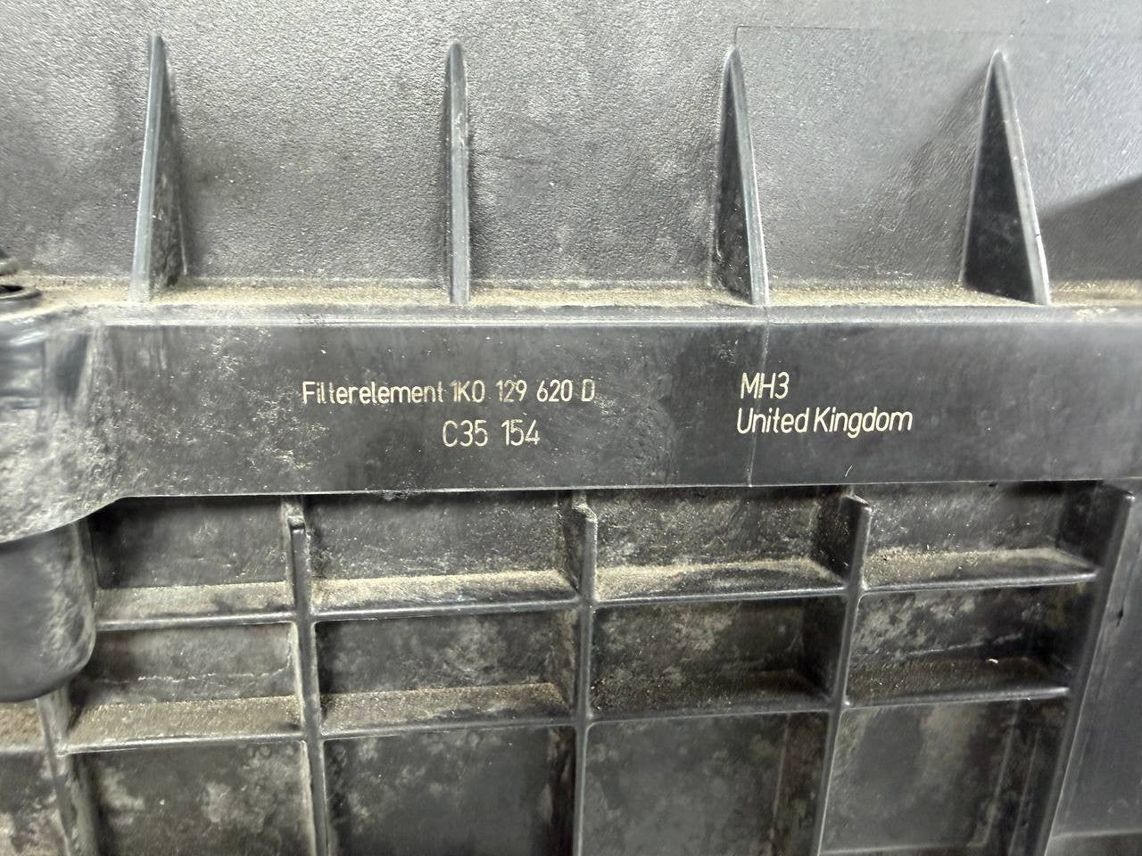 Volkswagen Tiguan 2015 Air Intake Air Filter Box Housing Assembly 1K0129607AG