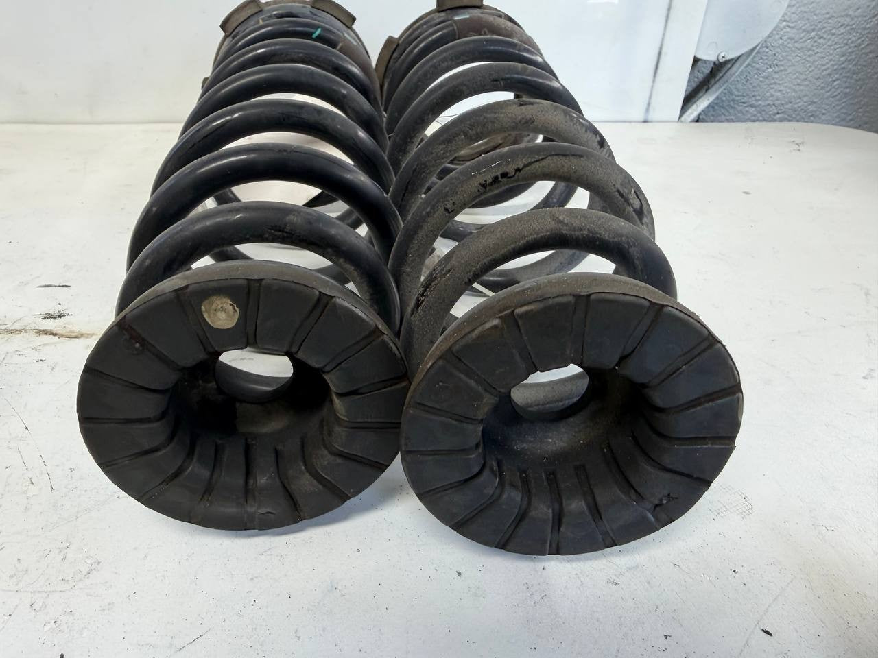 2017 Kia Cadenza Suspension Coil Springs Pair 55350F6250 OEM Used