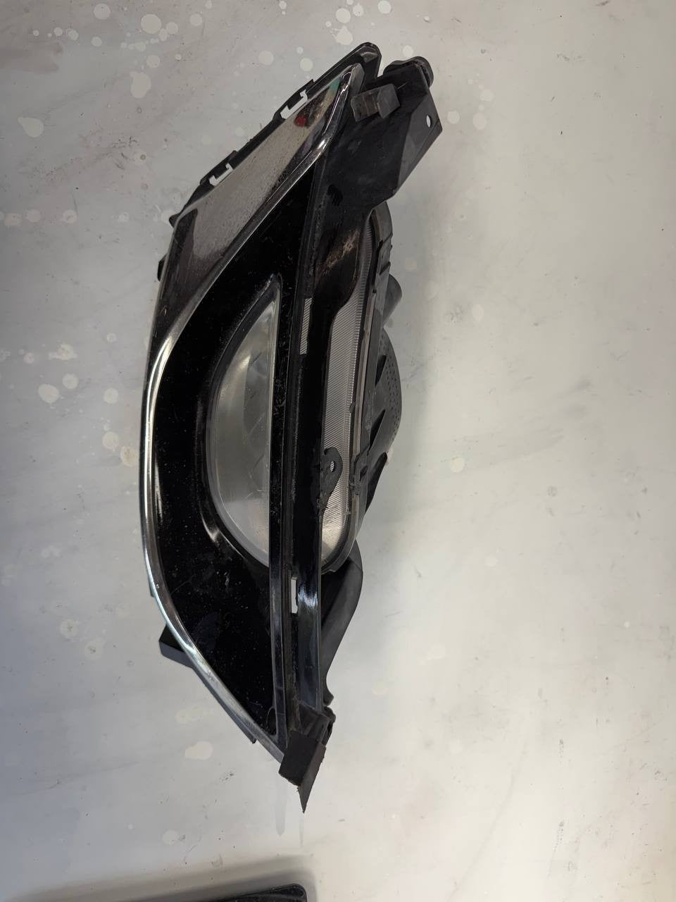 2015 Kia Cadenza Front Bumper Fog Light Right RH OEM Used