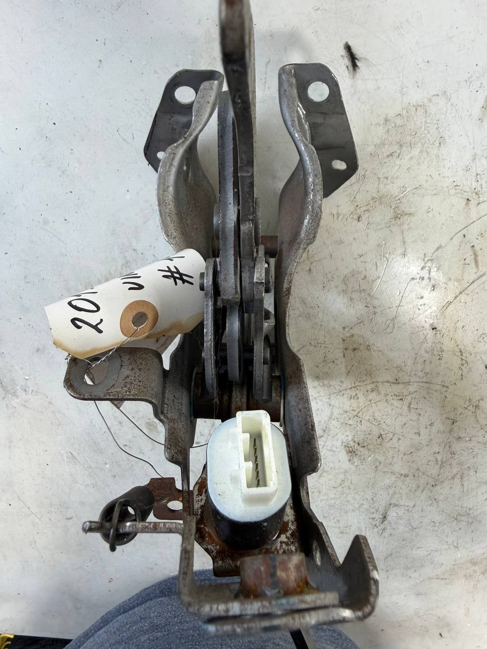 2019 Toyota Camry Brake Pedal Assembly OEM Used