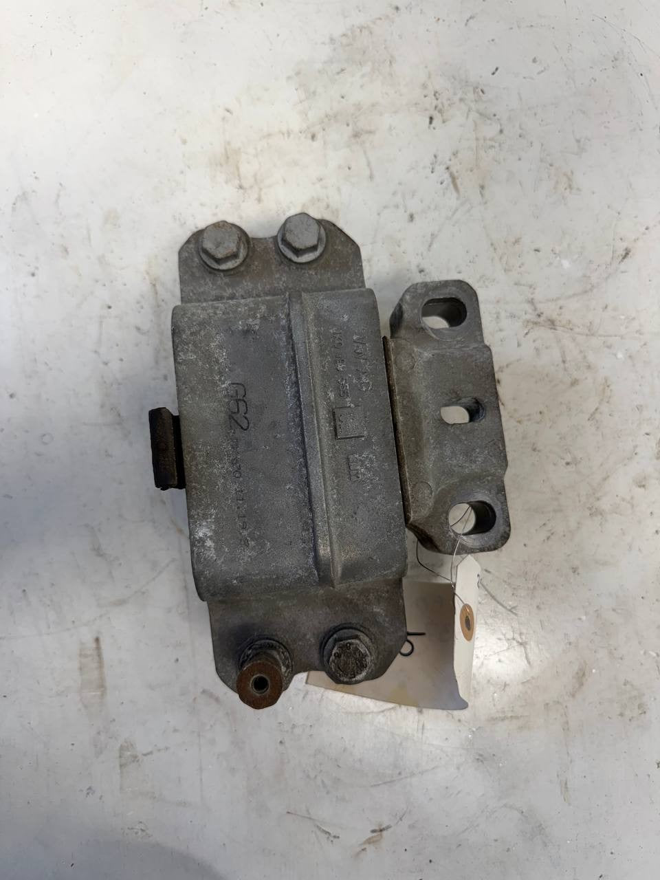 Volkswagen Passat 2020 Engine Motor Mount 1K0-198-555 OEM Used