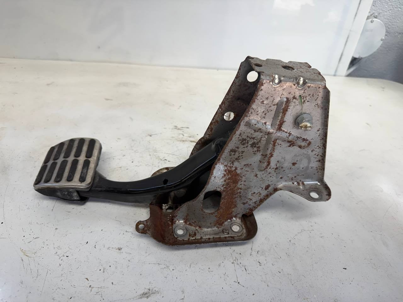 2016 Volkswagen Passat Brake Pedal Assembly OEM Used