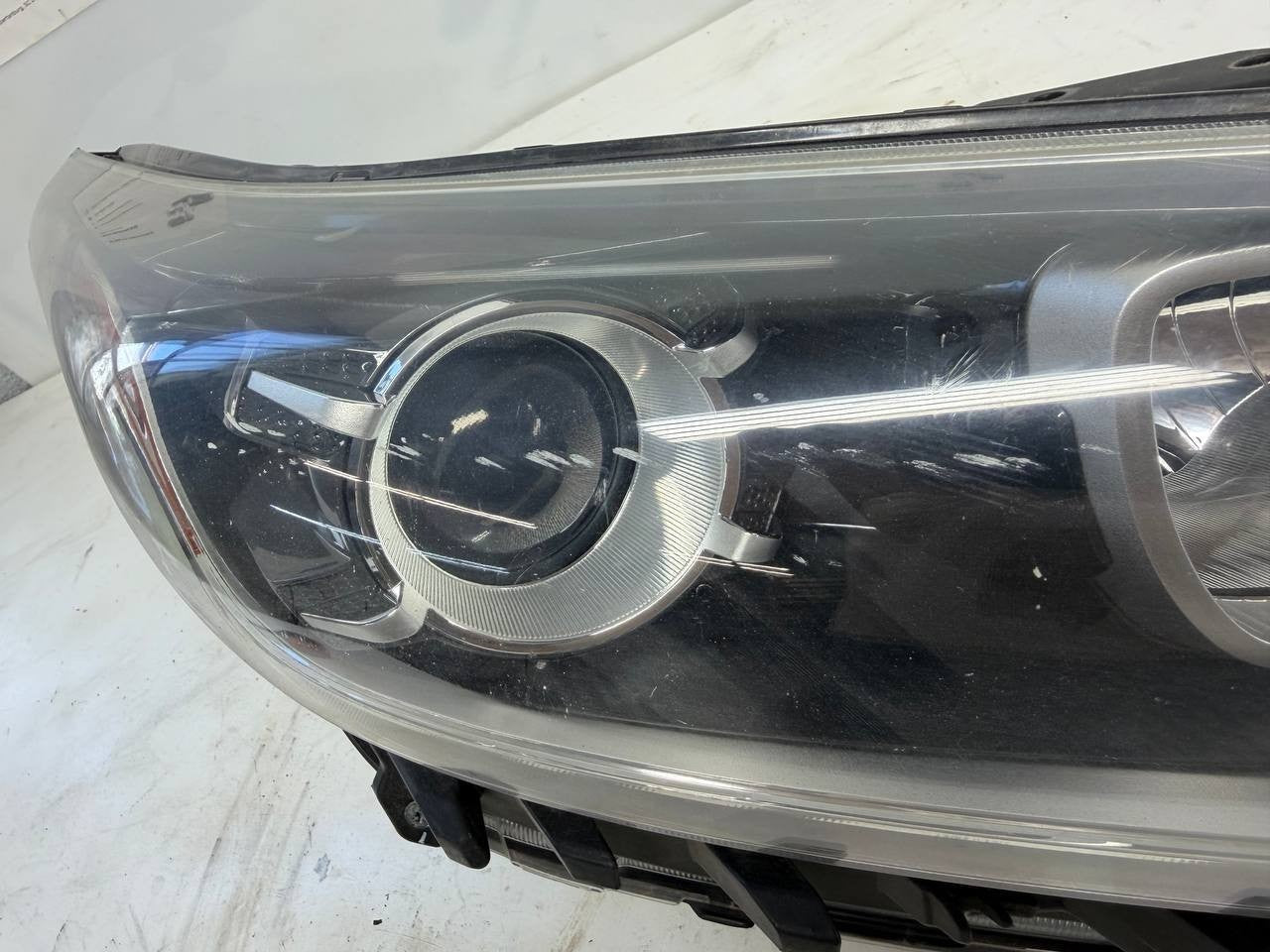 Kia Forte 2019-2021 Right Side Headlight Headlamp RH OEM Halogen/LED Used