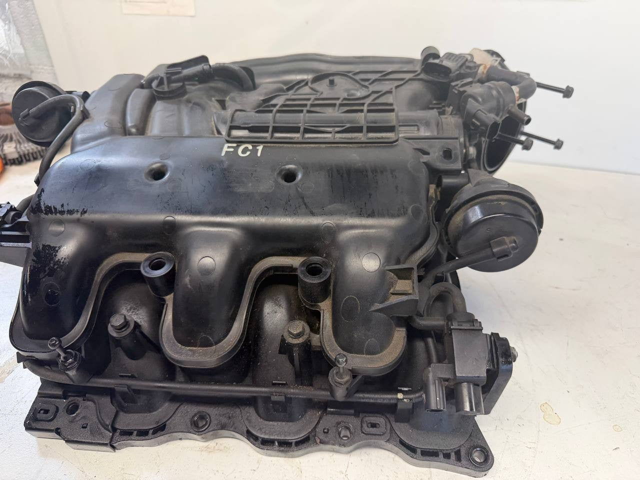 2016 Kia Sedona Intake Manifold 29200-3CFC1 OEM Used