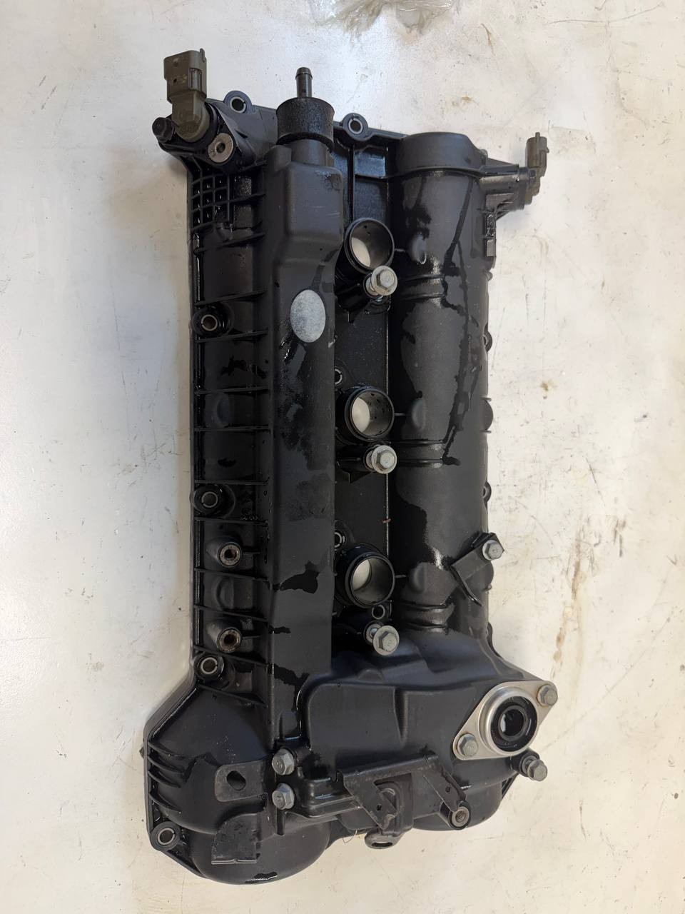 2016 Kia Sedona Valve Cover 22420-3CGA0 OEM Used