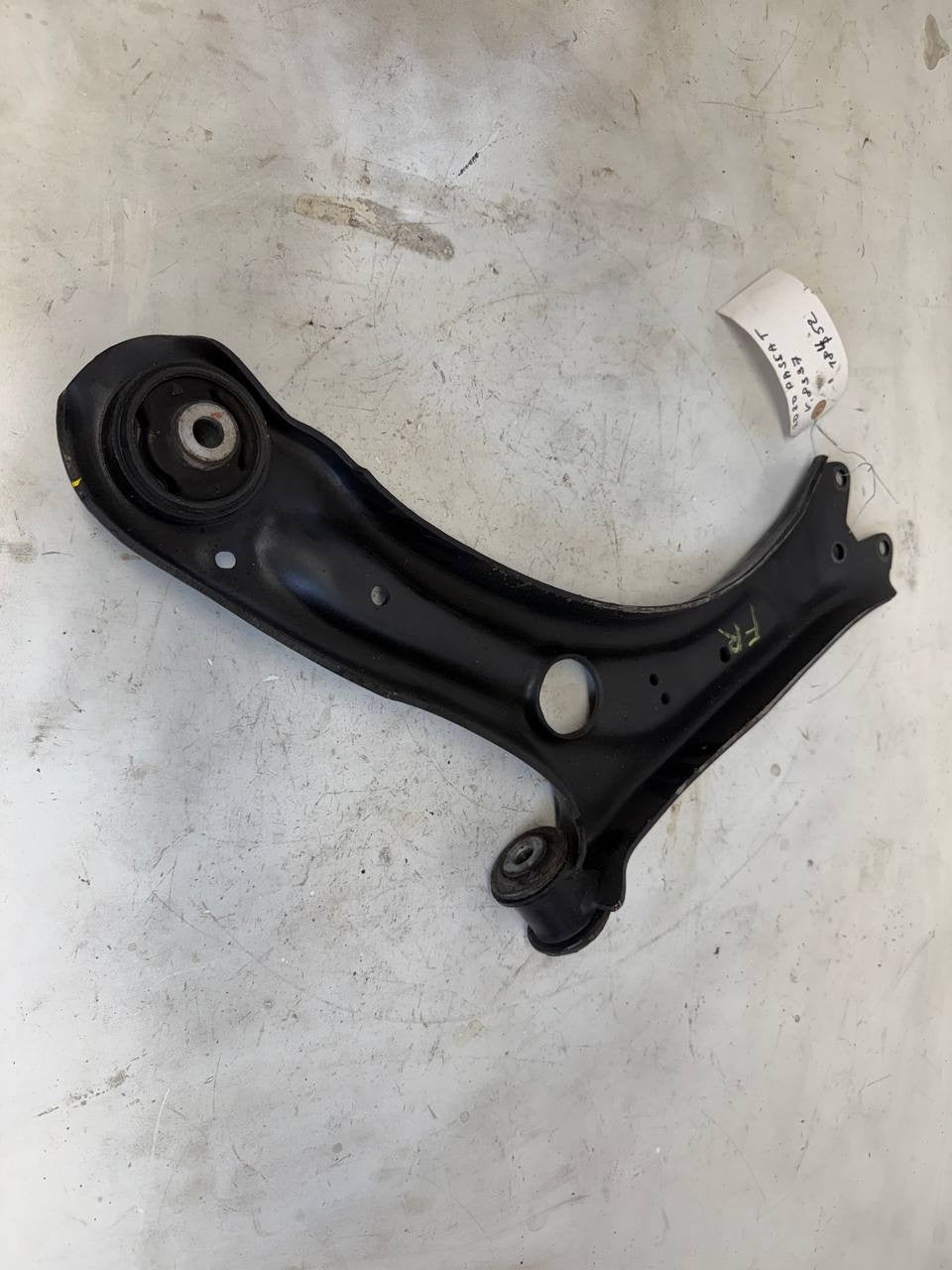 2020 Volkswagen Passat Front Right Control Arm 561407152С OEM Used