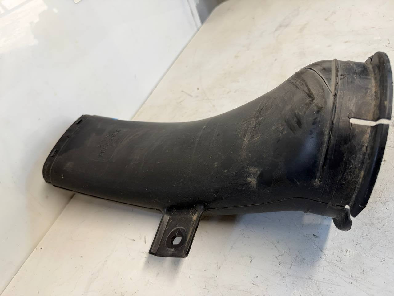 Isuzu NPR Air Intake Tube Air Cleaner Intake Duct 898025626 OEM Used