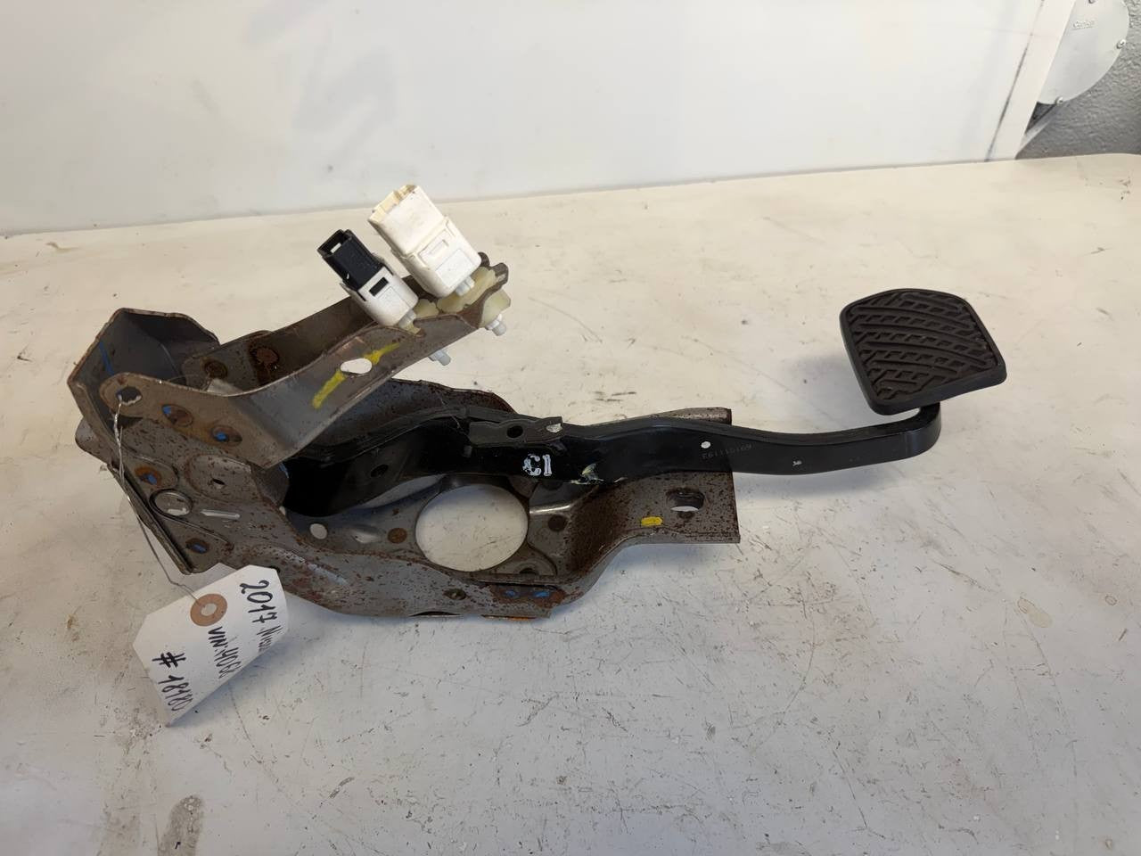 2017 Nissan Murano Brake Pedal Assembly OEM Used