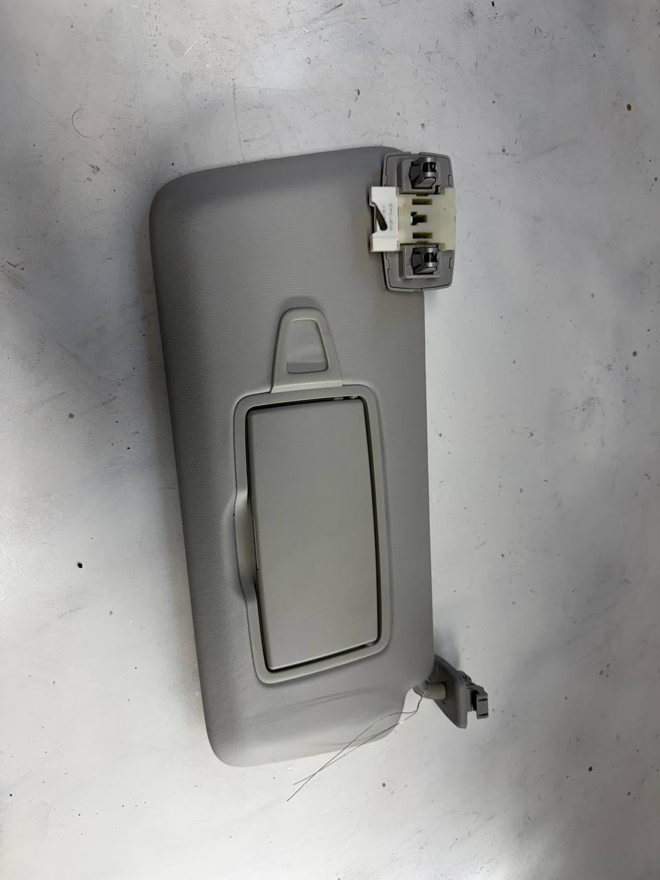 2018 Infinity qx-30 Passenger Right Sun Visor RH OEM Used