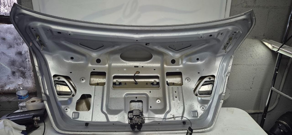 OEM 2013-2016 Nissan Sentra rear trunk lid assembly