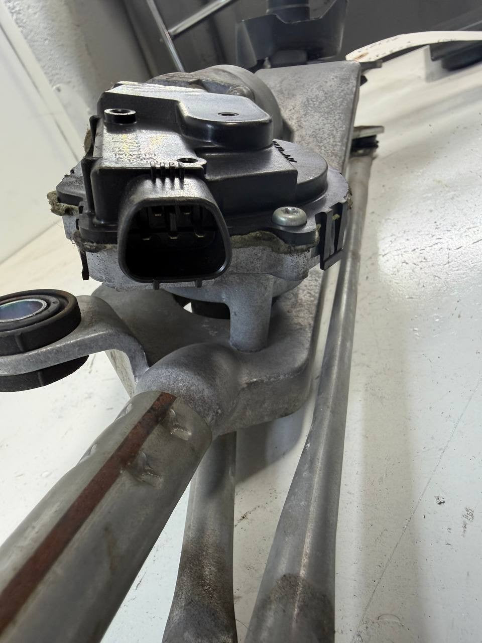 2012 Mazda CX9 Windshield Wiper Linkage OEM Used