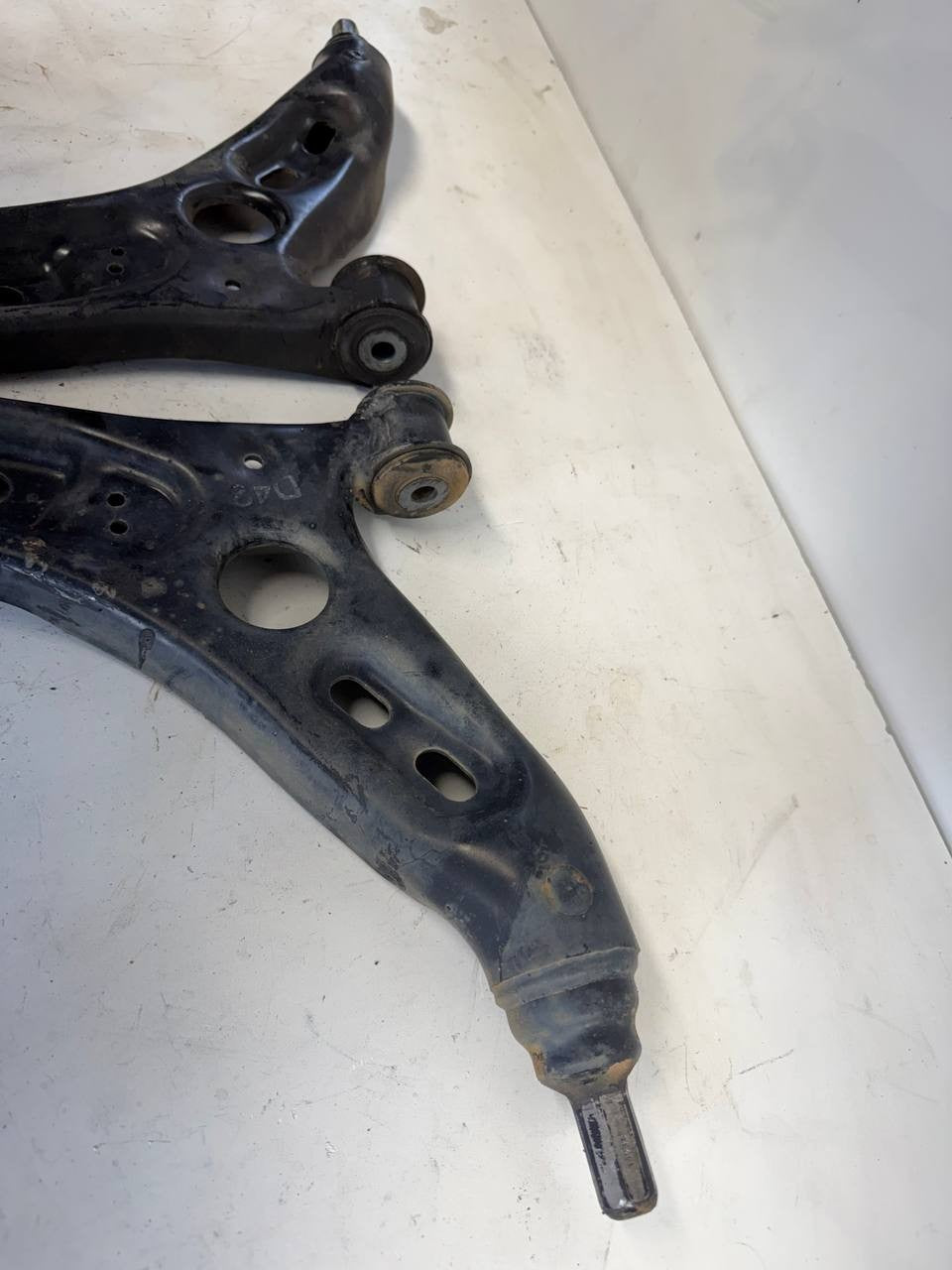 2015 VW Tiguan Front Lower Control Arms Pair 1K0407165C 1K0407166C OEM Used