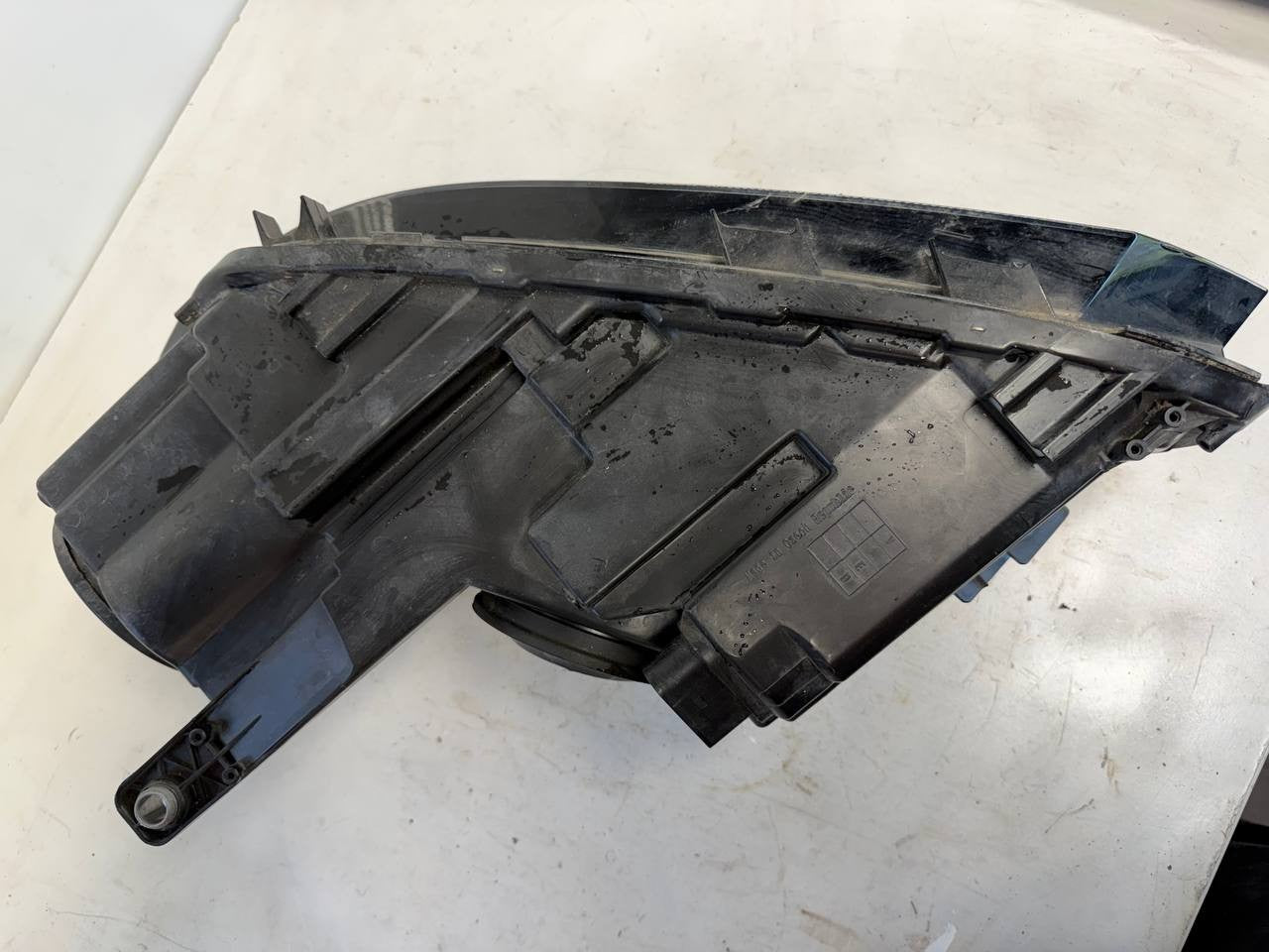 2015 VW Tiguan Right Headlight Headlamp Assembly 5N0941006B OEM Used