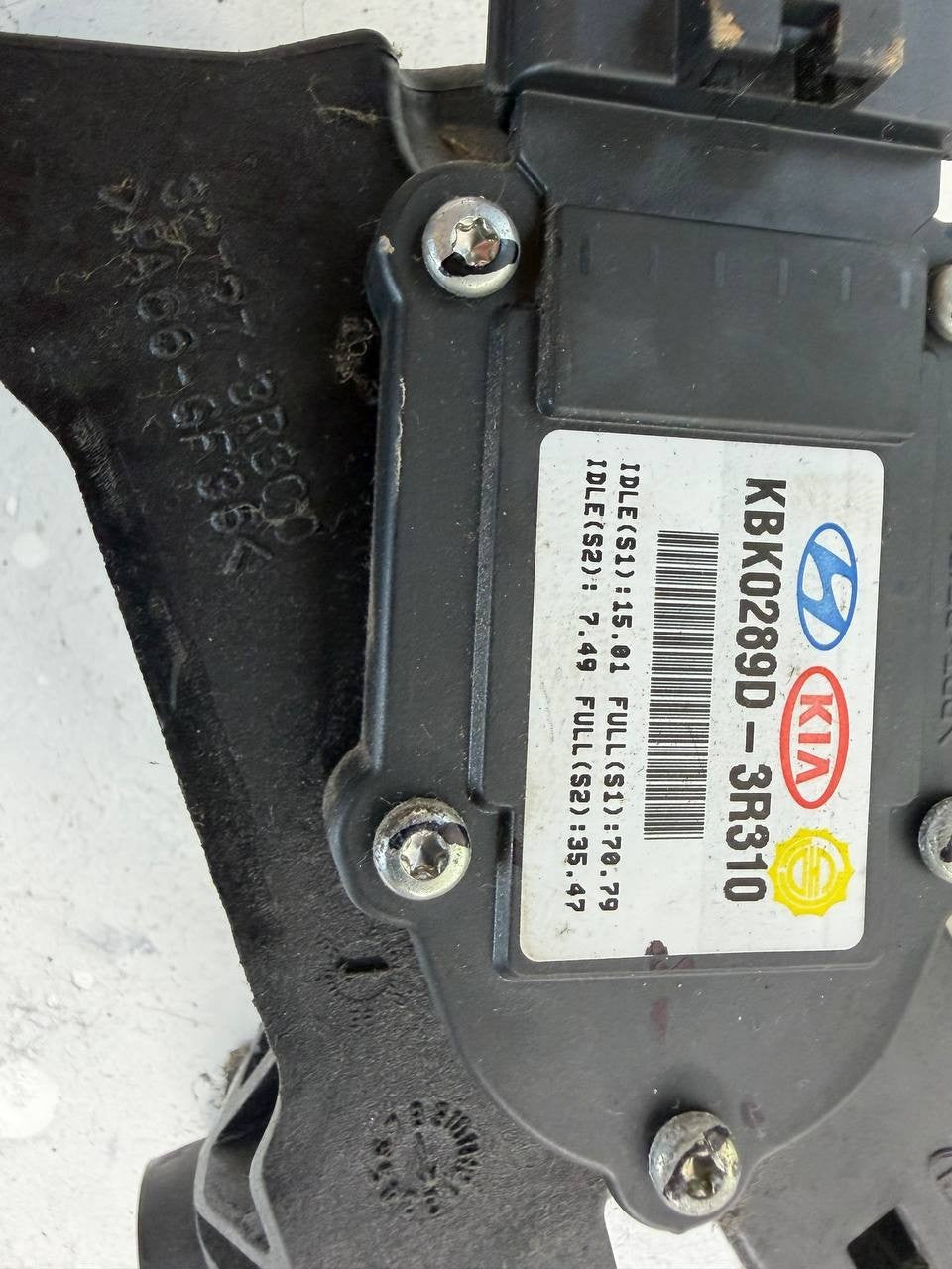 2014-2016 Kia Cadenza Accelerator Gas Pedal Assembly 32726-3R300 OEM Used