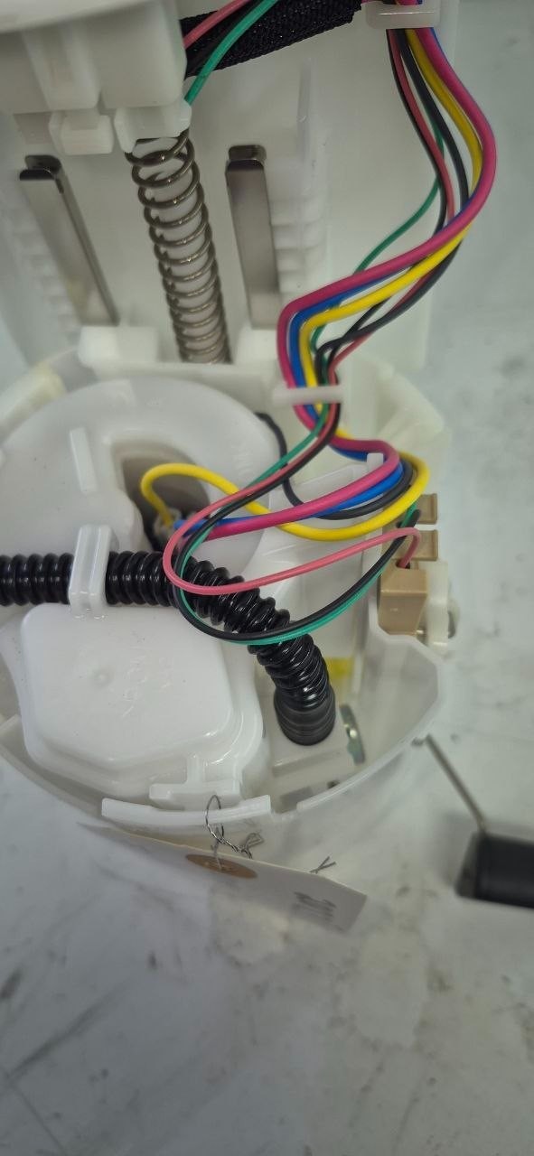Fuel Pump Assy 16 Gallon Tank 77020-06520 Toyota Camry 2.5L