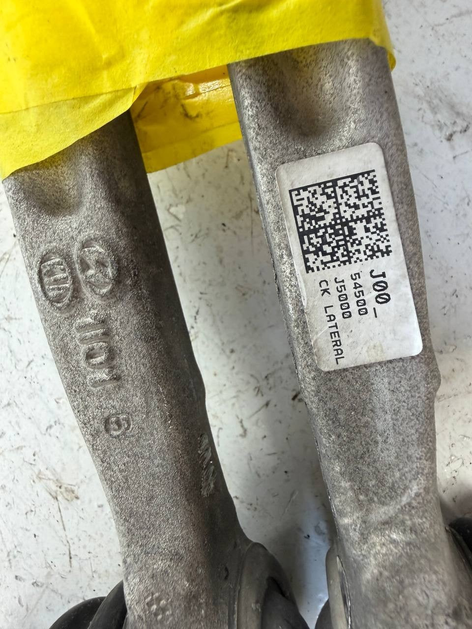 2019 Kia Stinger Control Arm Set of 2 OEM Used