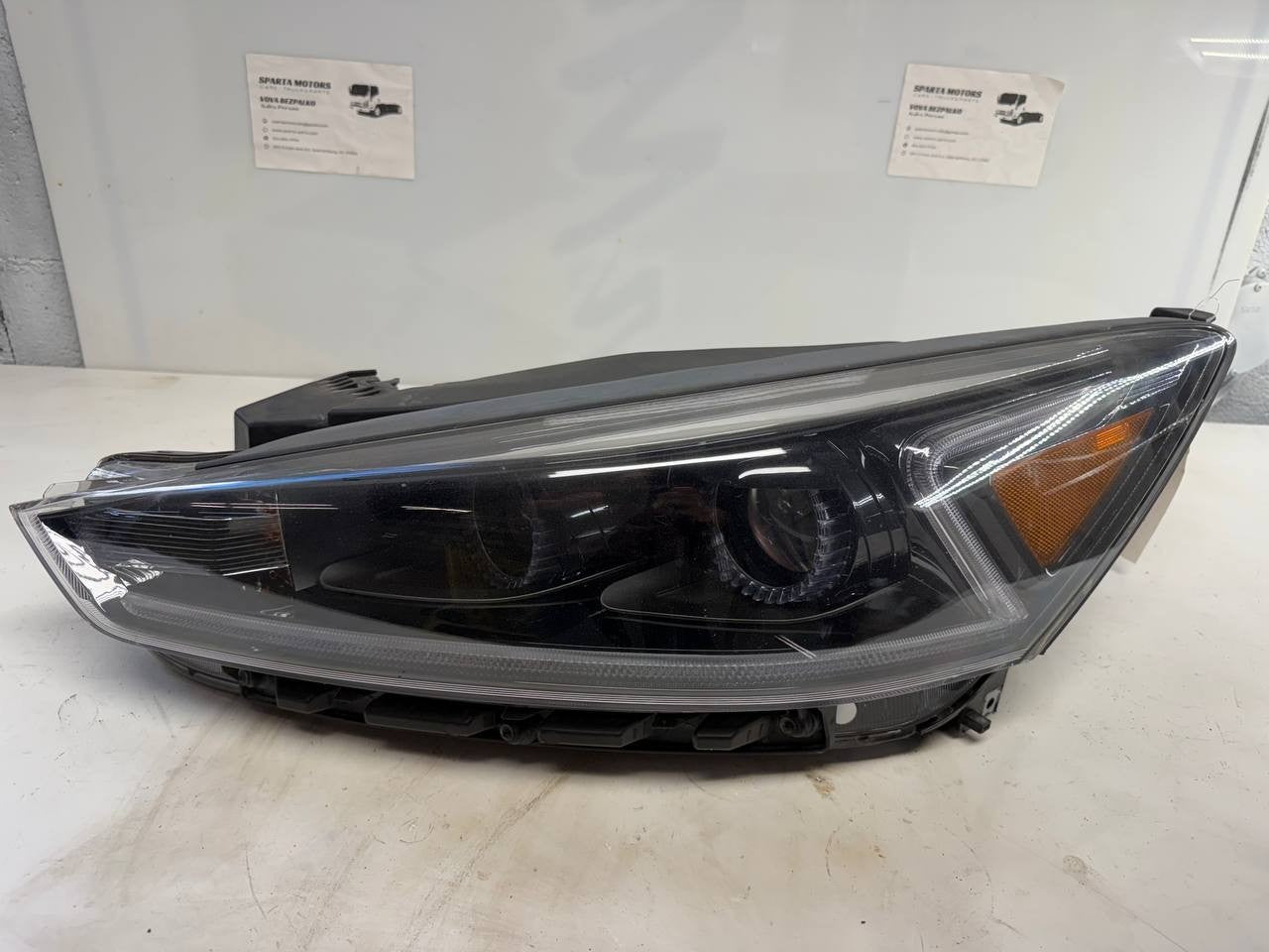 Kia Cadenza 2016 Left Side Headlight LH  OEM Used