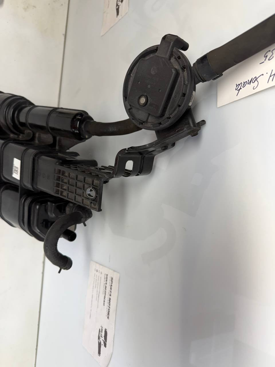 2016-19 Hyundai Sonata Hybrid EVAP Charcoal Canister Vapor Assembly 31420-E6500