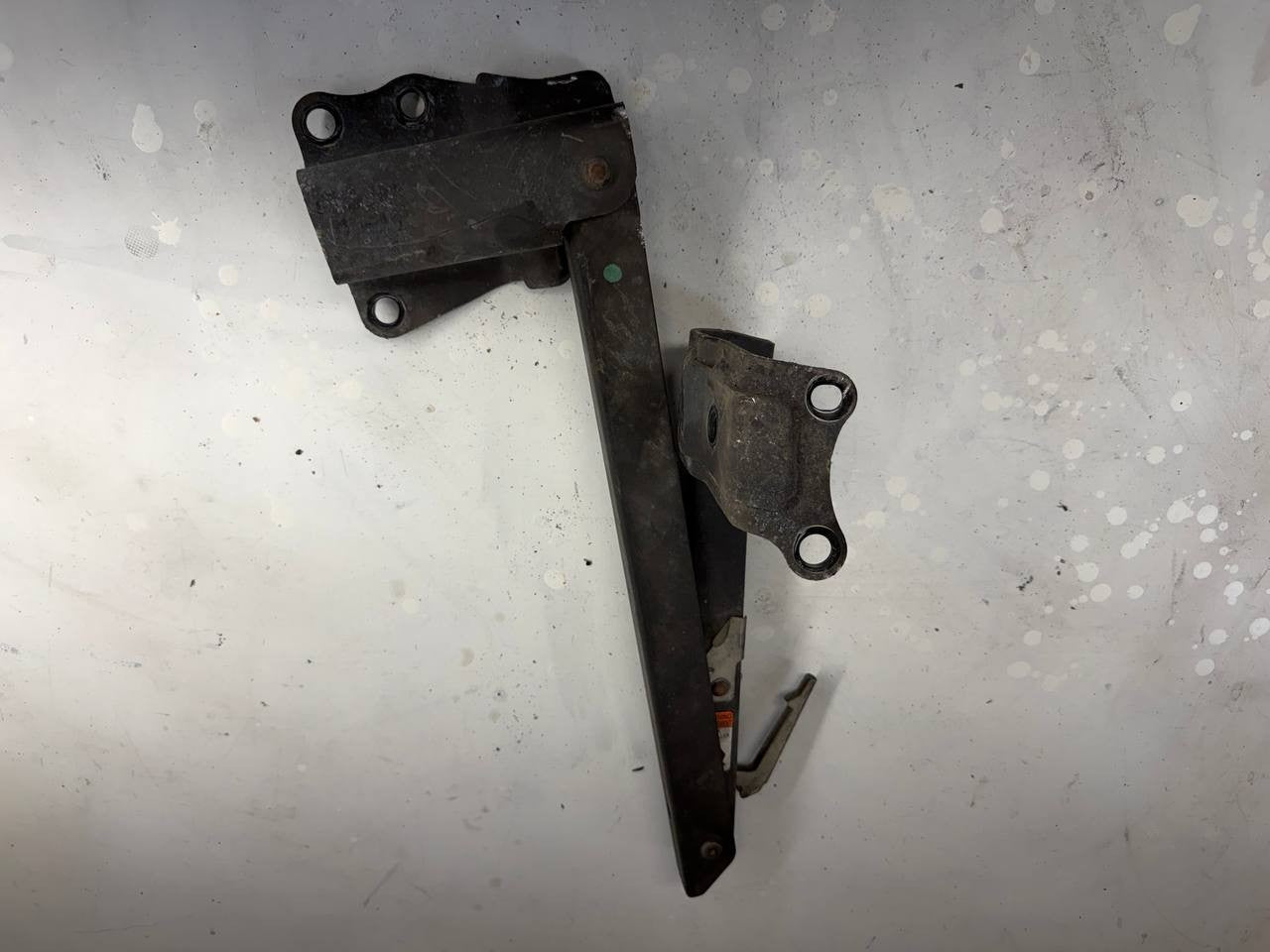 Hino 155 / 195 Door Holder System OEM Used