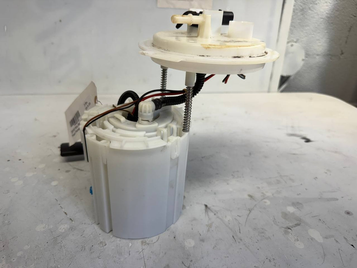 2015 Kia Sedona Fuel Pump 31110-A9500 OEM
