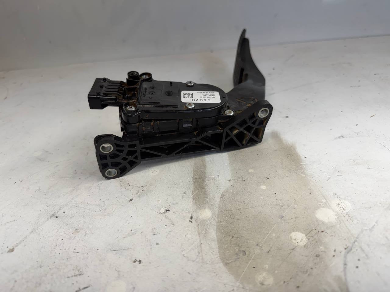 Isuzu NPR Gas Accelerator Pedal Assembly 8976711520 OEM Used