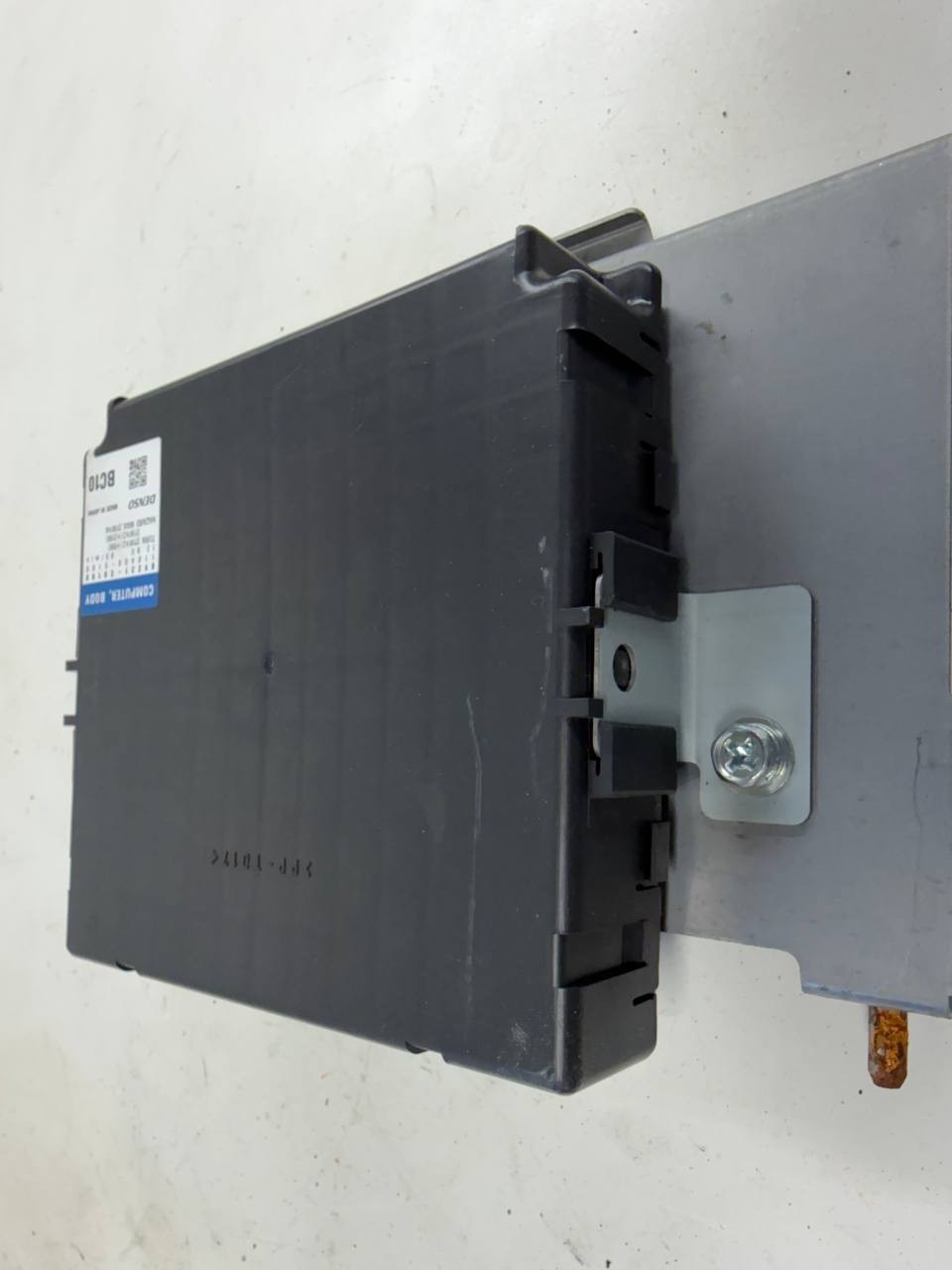 Hino 2021-2023 Body Control Module BCM ECU Denso 89221-E0100 / 110400-5180