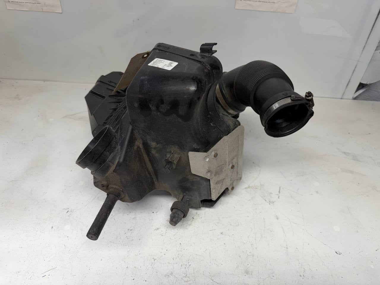 2012 Audi A4 Air Filter Housing Air Cleaner Assembly 8K0133837BJ OEM Used