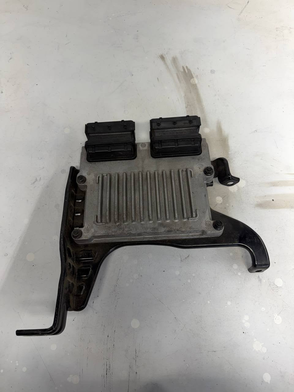 2014-2016 Kia Cadenza 3.3L Engine ECM ECU Control Module 39110-3CGN9 OEM Used