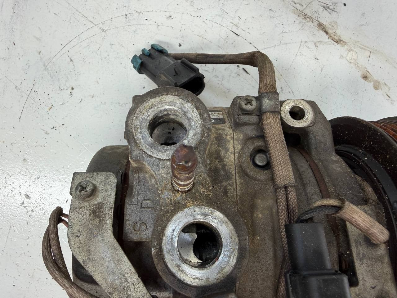 2015 Freightliner A/C Compressor 22-65770-000 OEM Used