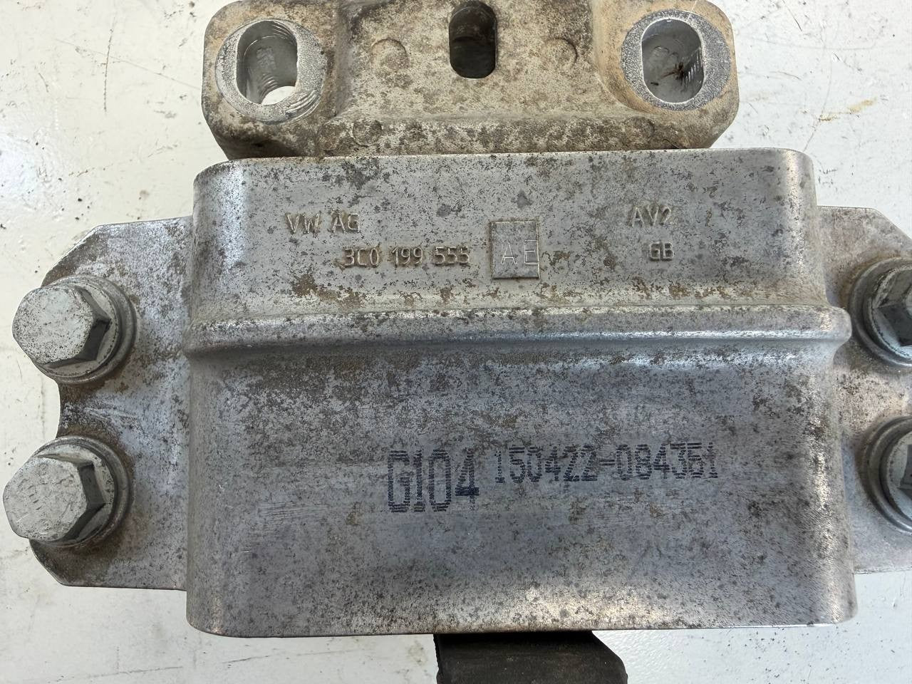 2015 VW Tiguan Right Engine Mount ЗC0199555 OEM Used