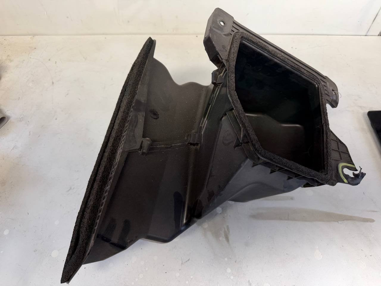 2022 Hino L6 Outside Air Intake HVAC Cover 87211-EW010-2 OEM Used