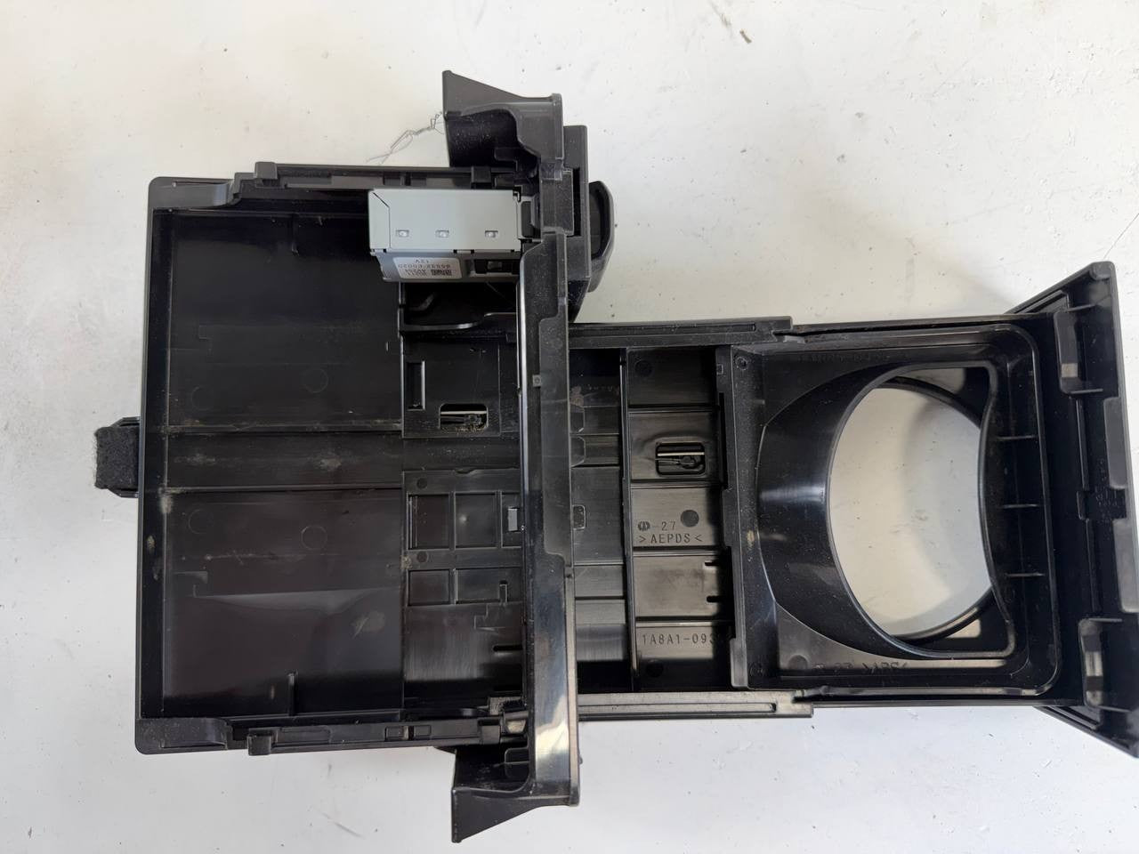 2022 Hino L6 USB Port Cup Holder Console Assembly OEM Used