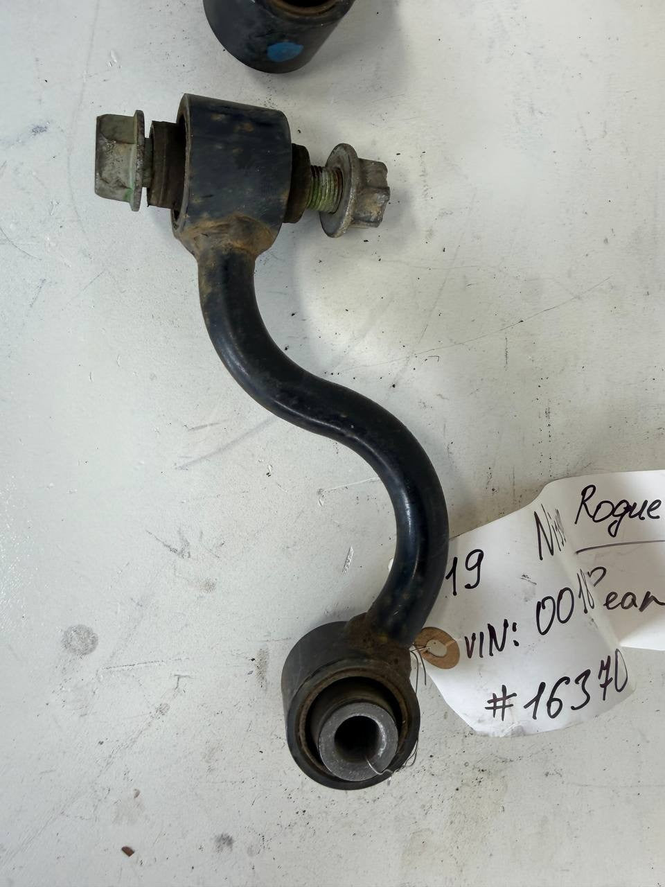 2019 Nissan Rogue Rear Control Arm Set of 2 OEM Used