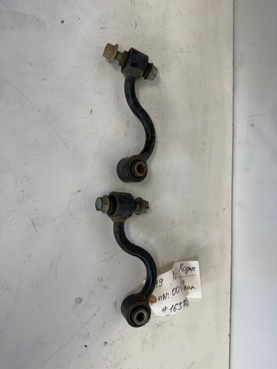 2019 Nissan Rogue Rear Control Arm Set of 2 OEM Used
