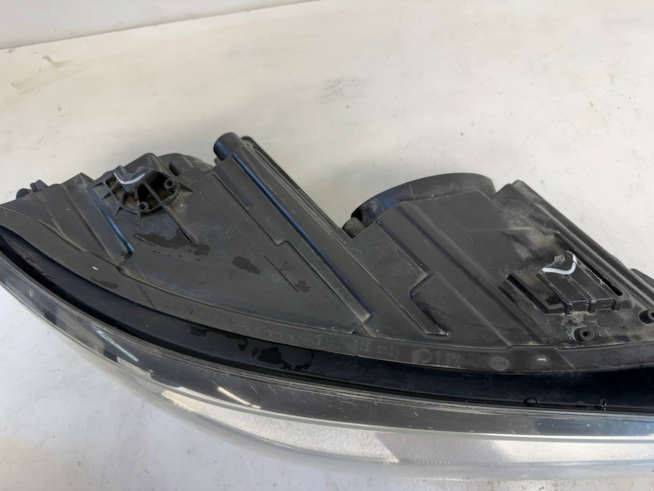 2015 VW Tiguan Right Headlight Headlamp Assembly 5N0941006B OEM Used