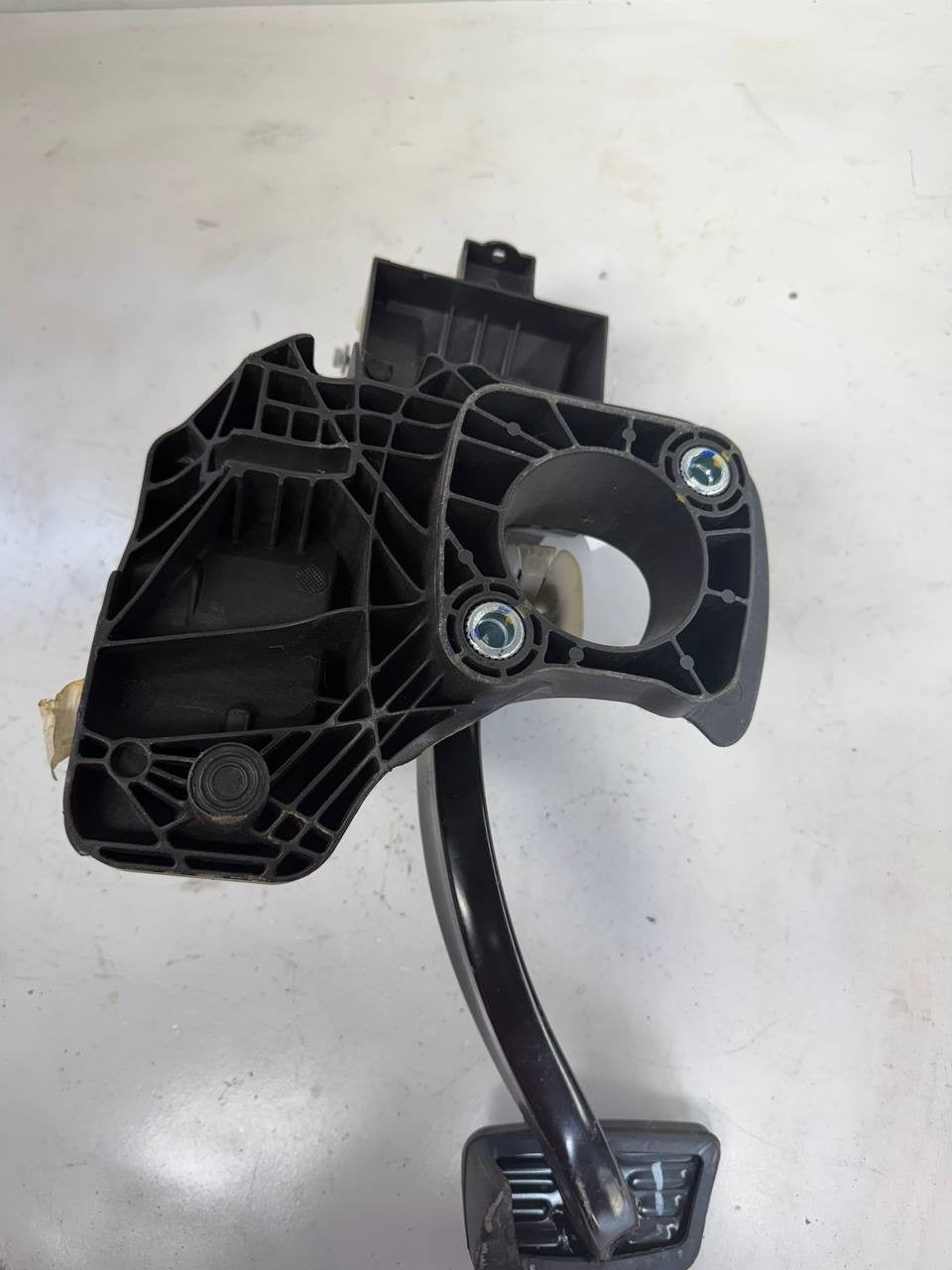 2018 Chevrolet Malibu Brake Pedal Assembly OEM Used