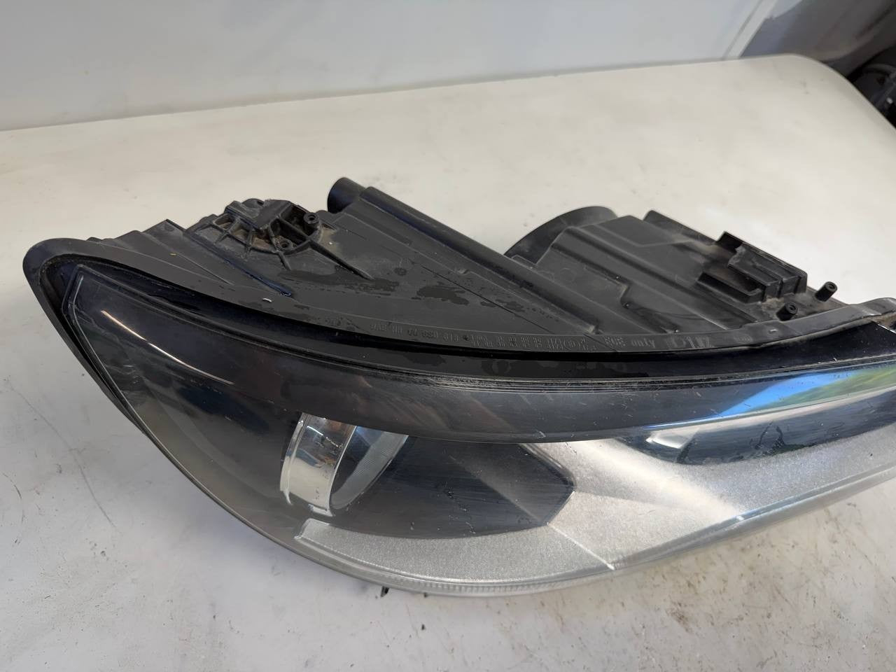 2015 VW Tiguan Right Headlight Headlamp Assembly 5N0941006B OEM Used
