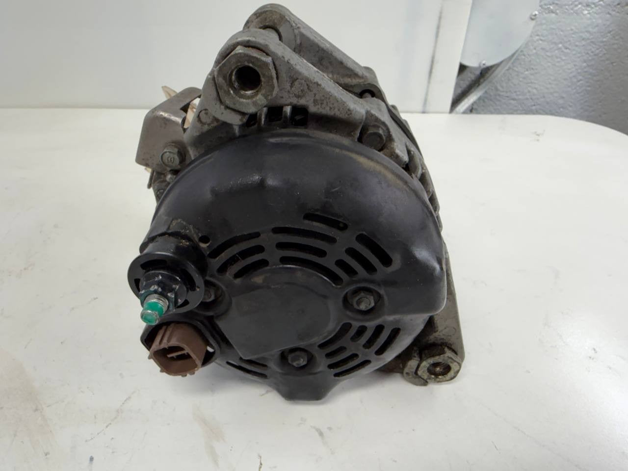 2016 Kia Sedona Alternator Generator 373003C510 OEM Used
