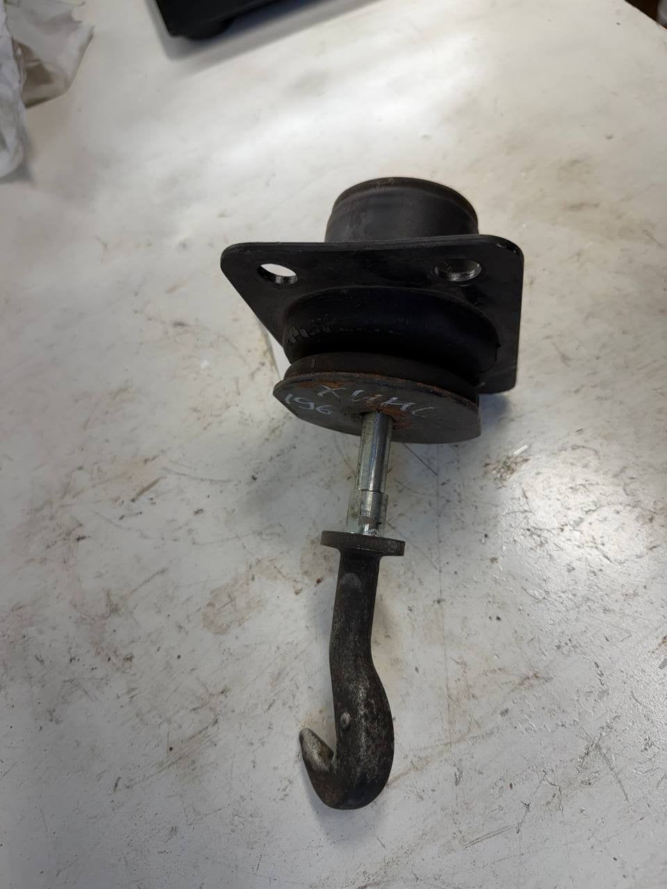 Hino Truck Cab Mount Rubber Bushing with Hook Bracket OEM Used