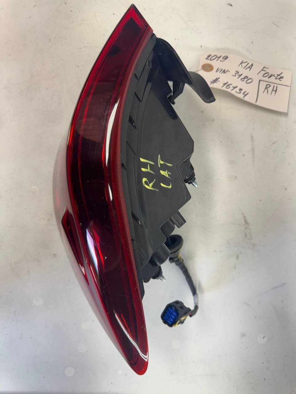 2019 Kia Forte Right Rear Tail Light Lamp 92402-M70 OEM Used