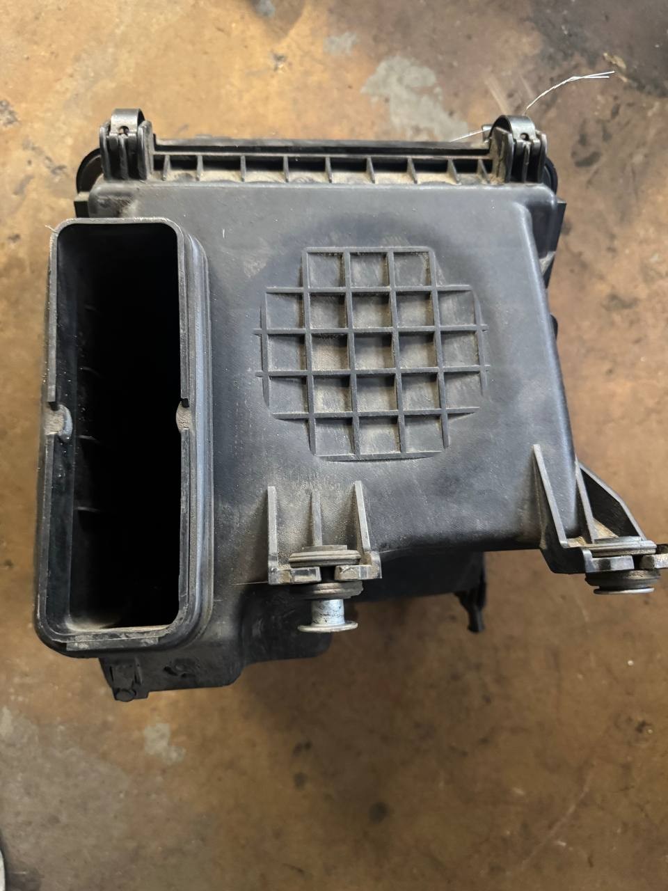 2015 Kia Cadenza Air Cleaner Intake Filter Box Housing OEM Used