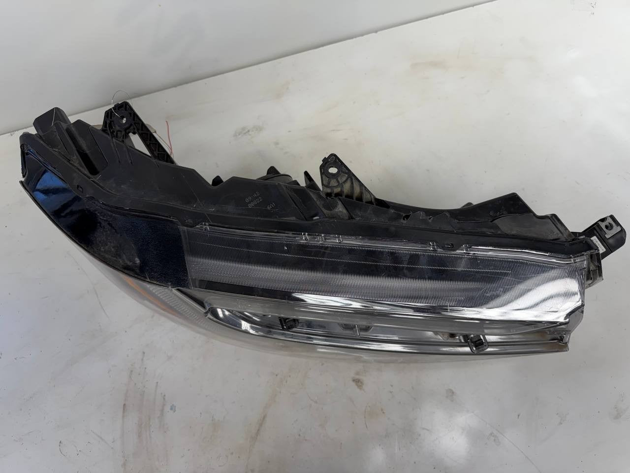 Honda Ridgeline 2023-2025 Right Side Headlight Headlamp RH OEM LED Used