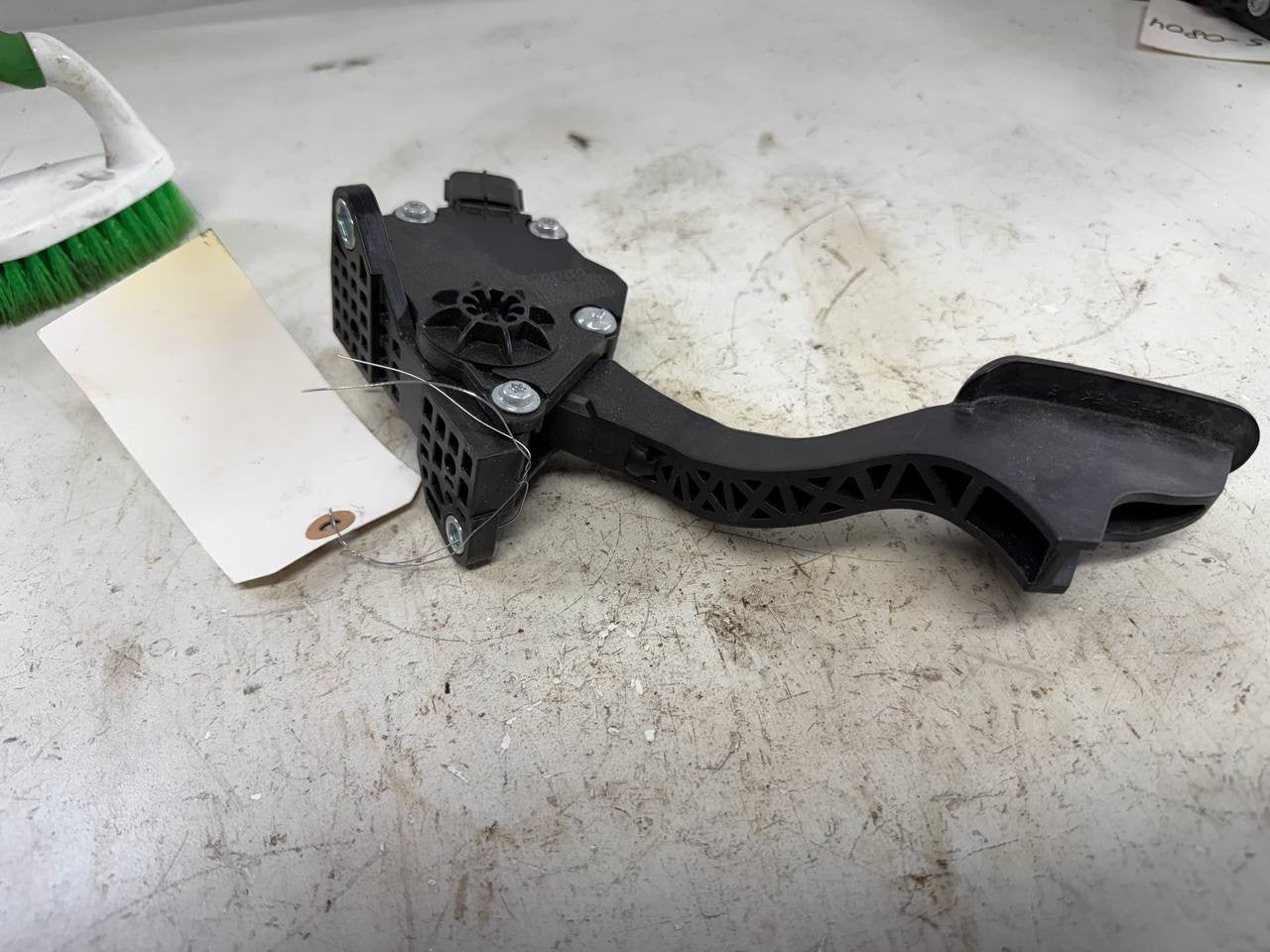 Hino 195 Accelerator Gas Pedal Assembly 78010-37040 OEM Used