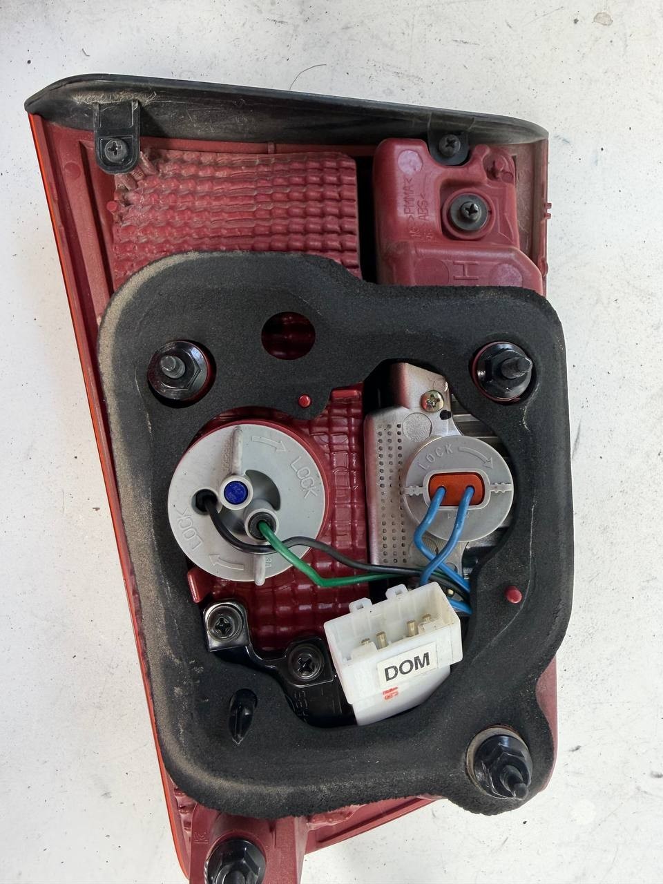 2015 Kia Sedona Left Rear Tail Light Lamp 92405-A9010 OEM Used