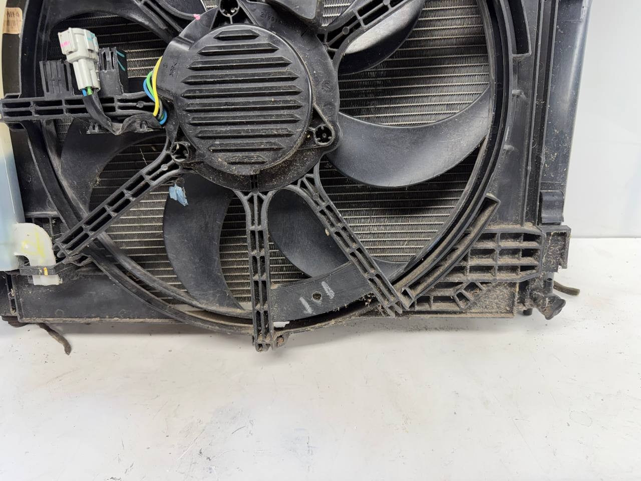 2017 Nissan Sentra Radiator Cooling Fan Motor Assembly 214039AM0A OEM Used