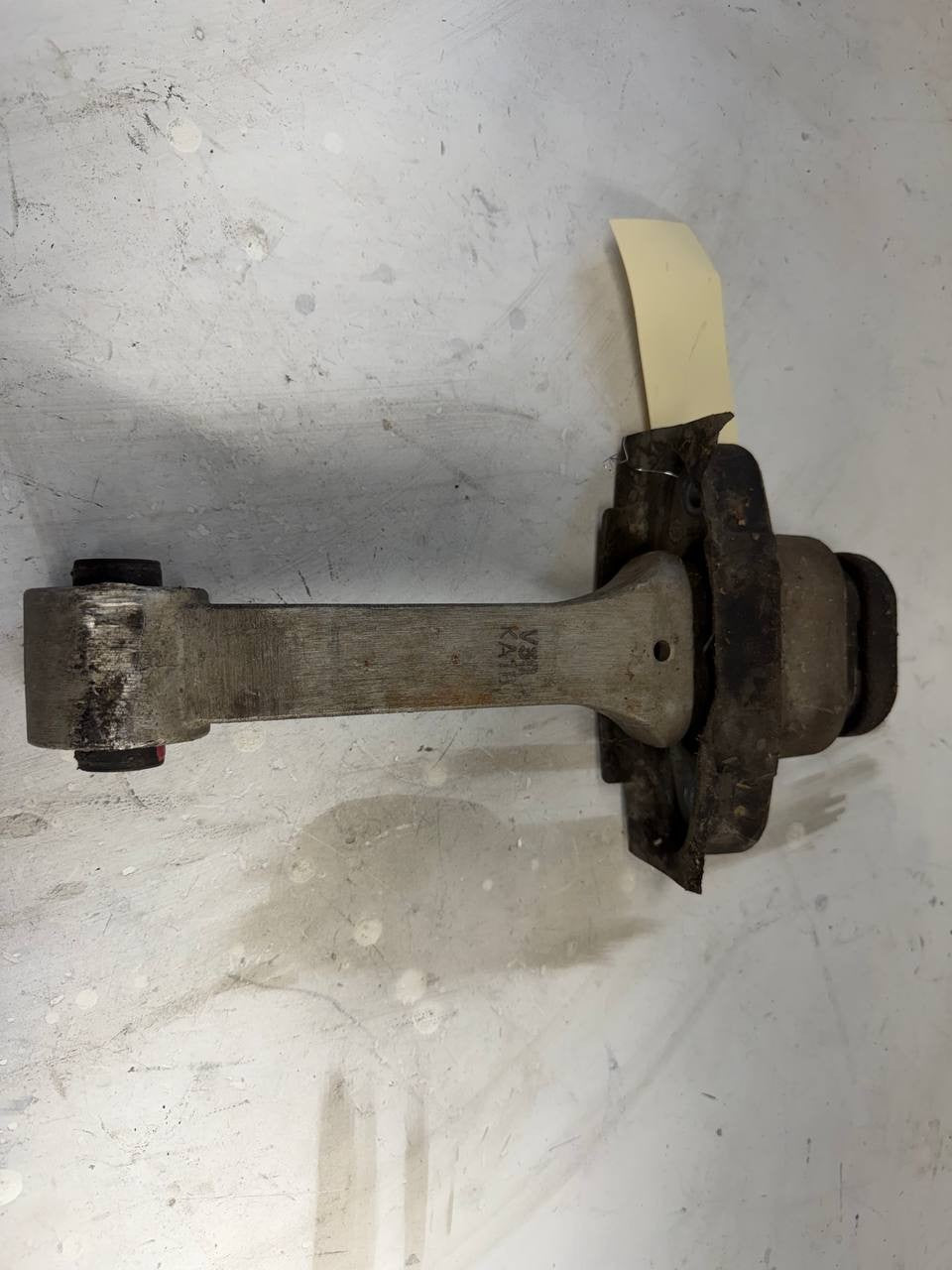 2015 Kia Cadenza Middle Engine Mount Motor Mount LH OEM Used