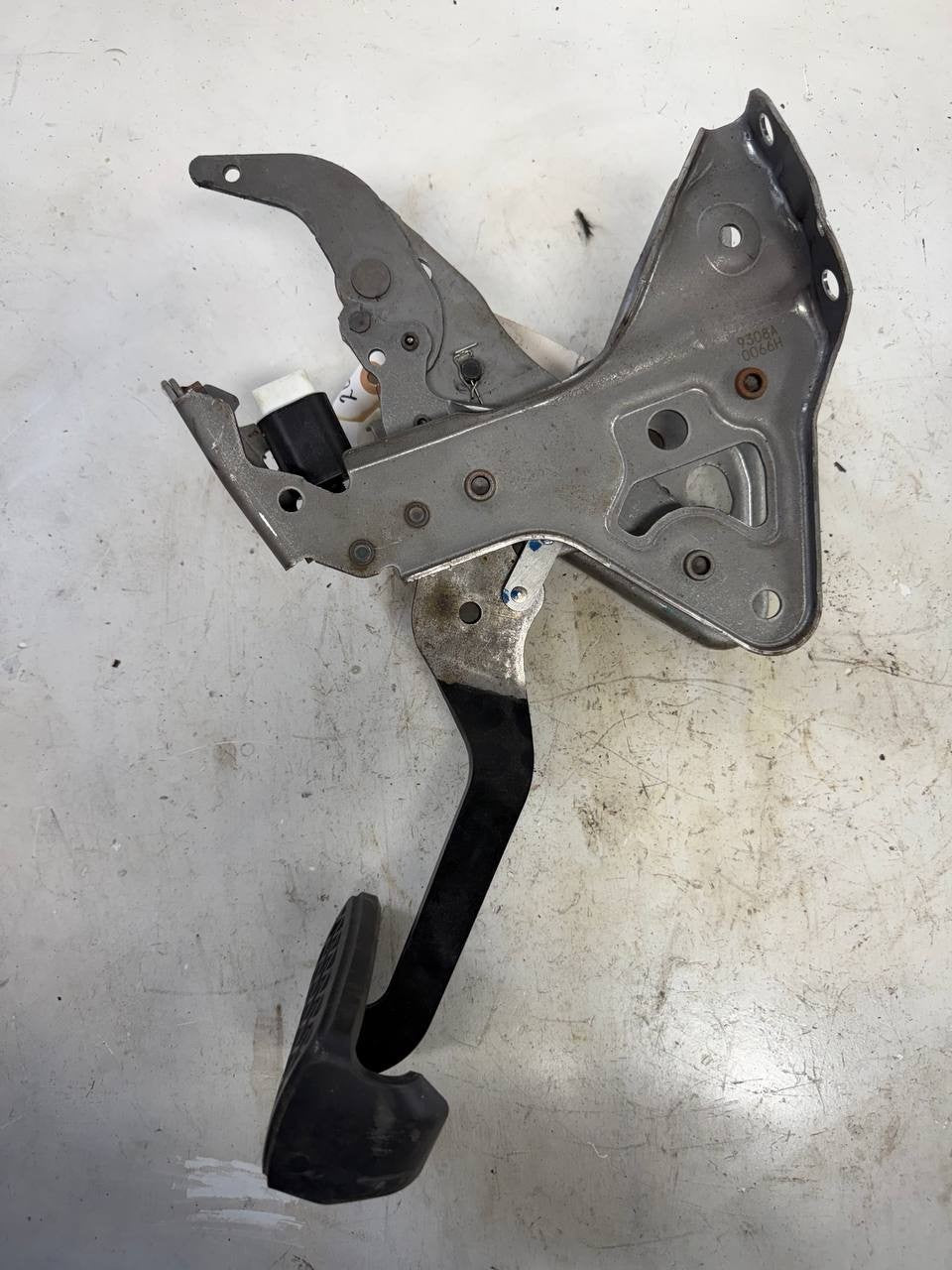 2019 Toyota Camry Brake Pedal Assembly OEM Used