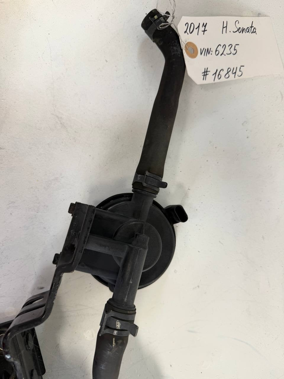 2016-19 Hyundai Sonata Hybrid EVAP Charcoal Canister Vapor Assembly 31420-E6500
