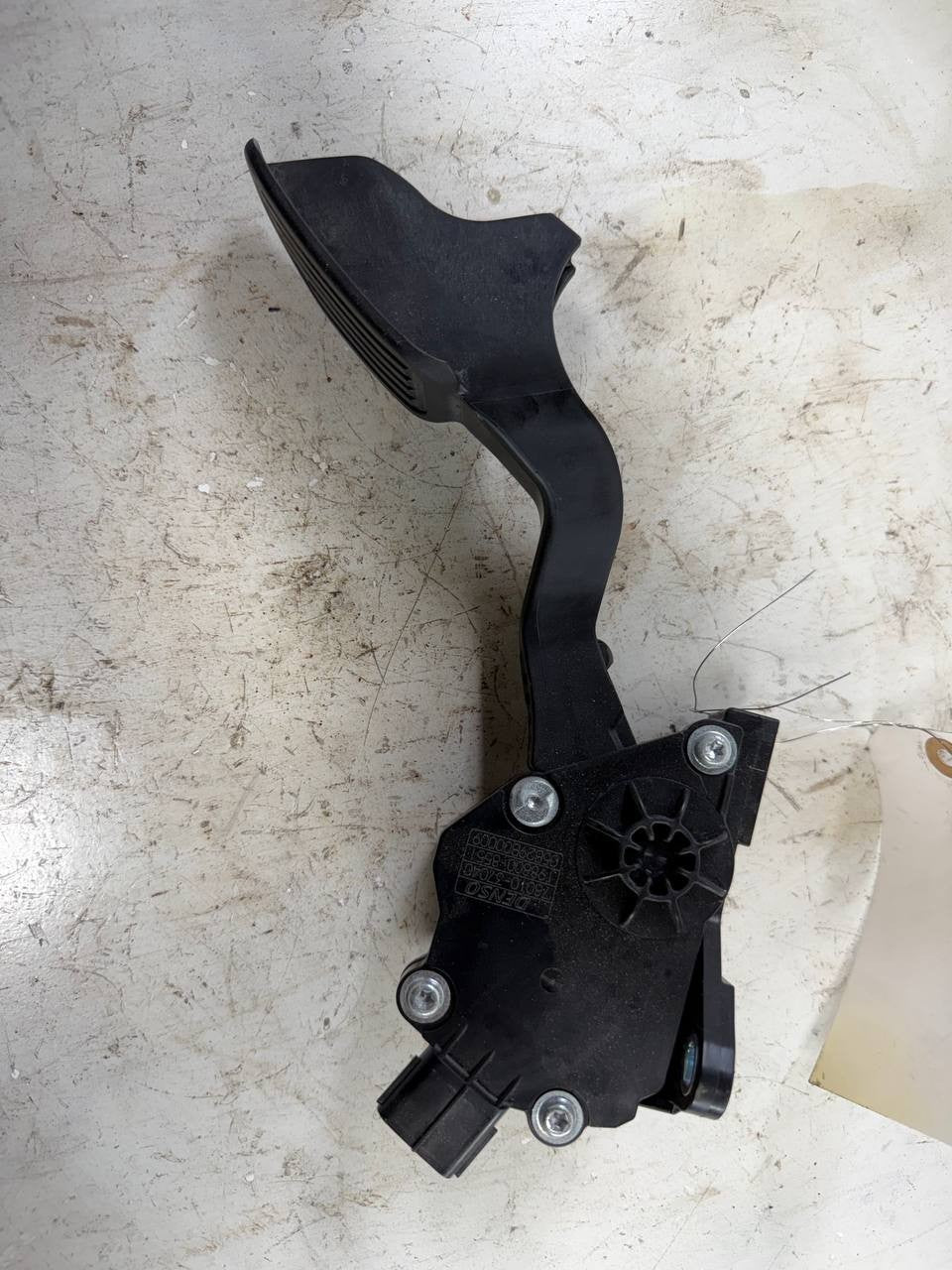 Hino 195 Accelerator Gas Pedal Assembly 78010-37040 OEM Used