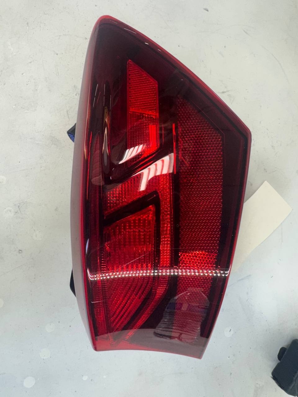 2019 Kia Forte Right Rear Tail Light Lamp 92402-M70 OEM Used